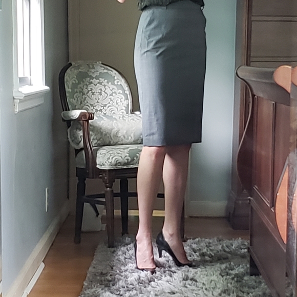 Banana Republic pencil skirt 4 - Picture 2 of 5